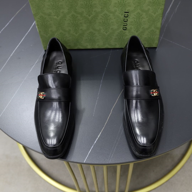 G*u*i leather shoes